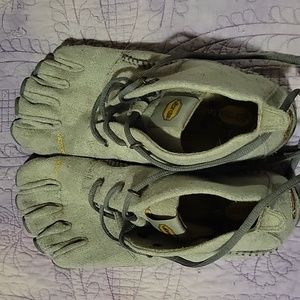 Vibram euro sz 42 men's 9,9.5 chuka